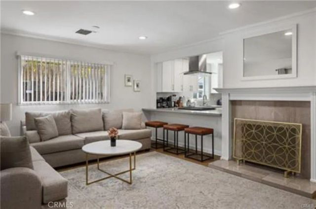 22335 Kittridge Street, Woodland Hills, CA 91303