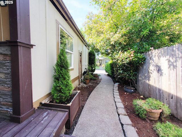 2350 N TERRY St 55, Eugene, OR 97402