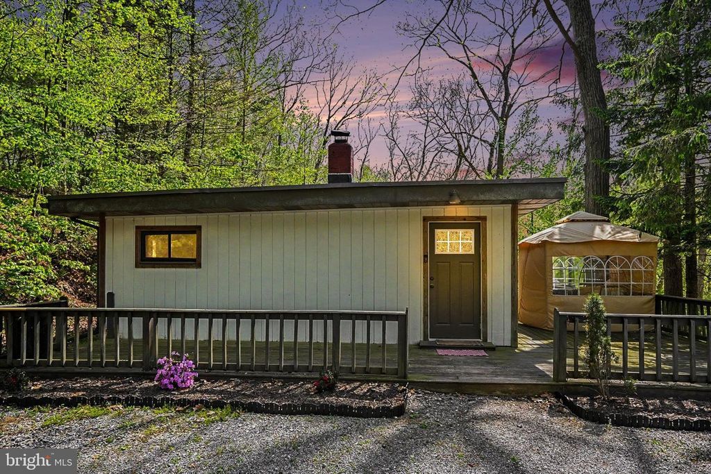 1990 RED BANK RD, Dover, PA 17315