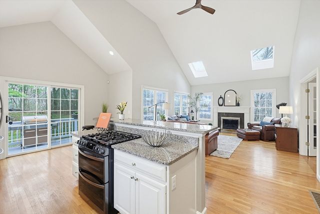 491 Acorn Park Dr 62, Acton, MA 01720