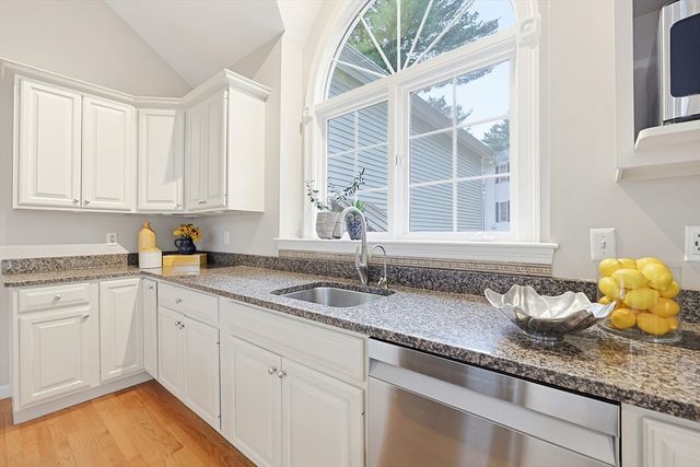 491 Acorn Park Dr 62, Acton, MA 01720