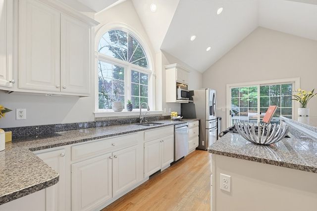 491 Acorn Park Dr 62, Acton, MA 01720