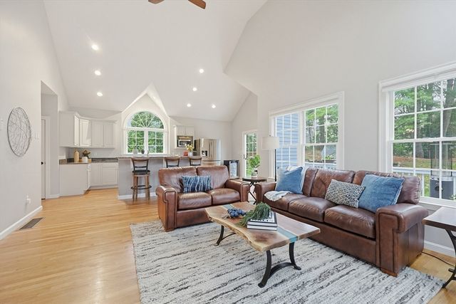 491 Acorn Park Dr 62, Acton, MA 01720