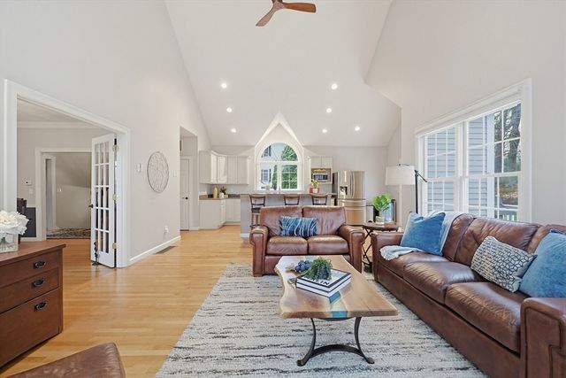 491 Acorn Park Dr 62, Acton, MA 01720