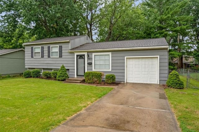 9934 England Drive, Overland Park, KS 66212