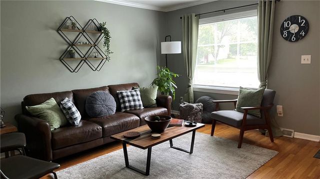 9934 England Drive, Overland Park, KS 66212