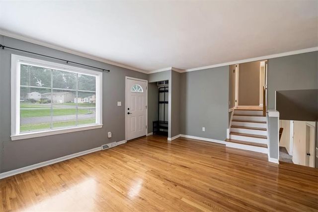9934 England Drive, Overland Park, KS 66212