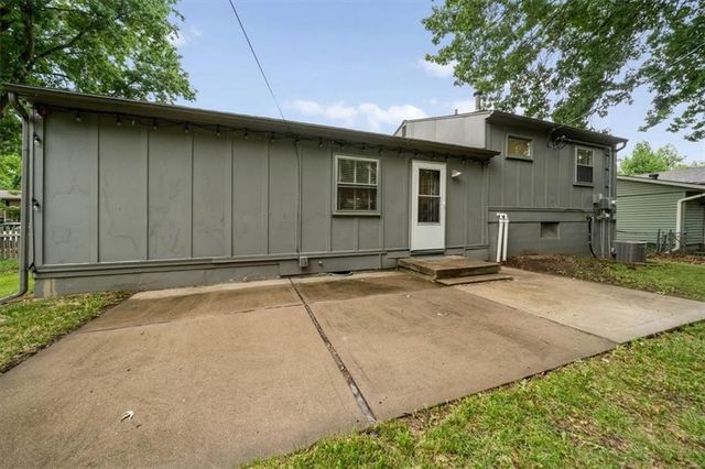 9934 England Drive, Overland Park, KS 66212