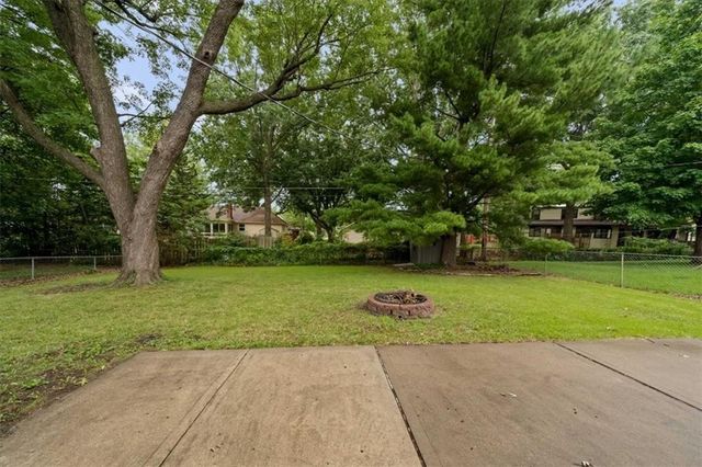 9934 England Drive, Overland Park, KS 66212