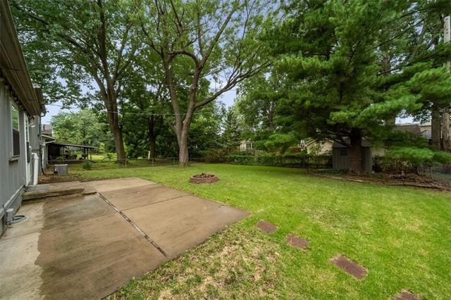 9934 England Drive, Overland Park, KS 66212