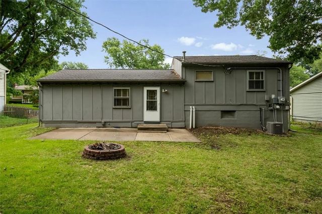 9934 England Drive, Overland Park, KS 66212