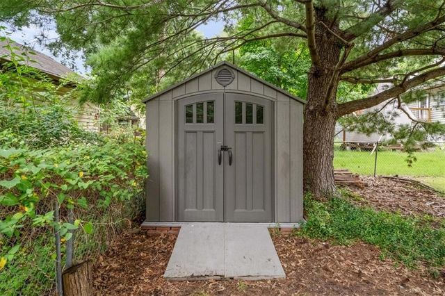 9934 England Drive, Overland Park, KS 66212