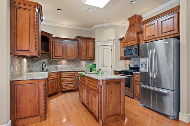 604 Eastmoor Court, Moore, OK 73160