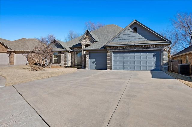 604 Eastmoor Court, Moore, OK 73160