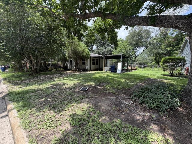 808 S Anderson Street, Angleton, TX 77515