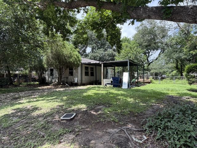 808 S Anderson Street, Angleton, TX 77515