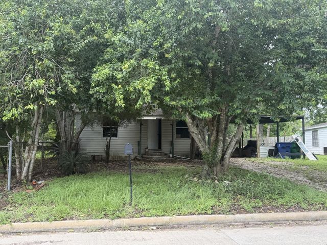 808 S Anderson Street, Angleton, TX 77515