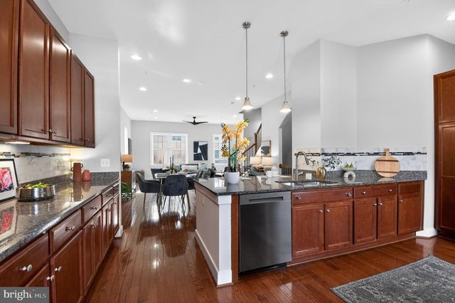 716 DIAMOND AVE, Alexandria, VA 22301