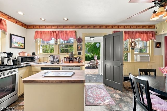 32 Tanners Brook Rd, Chester Twp., NJ 07930