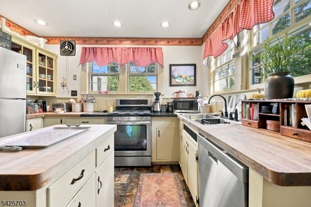 32 Tanners Brook Rd, Chester Twp., NJ 07930