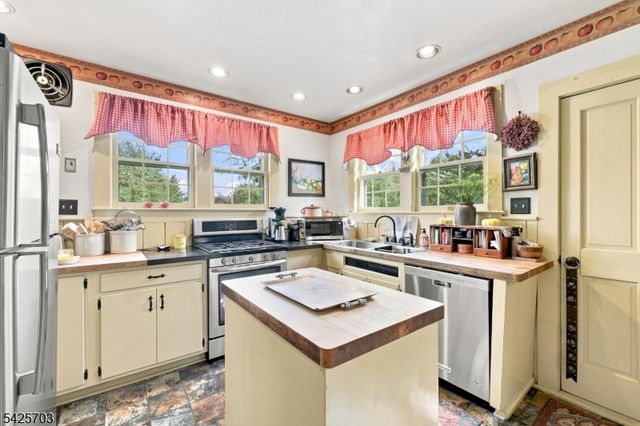32 Tanners Brook Rd, Chester Twp., NJ 07930