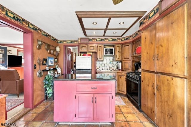 32 Tanners Brook Rd, Chester Twp., NJ 07930