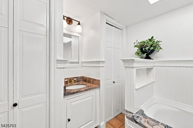 32 Tanners Brook Rd, Chester Twp., NJ 07930
