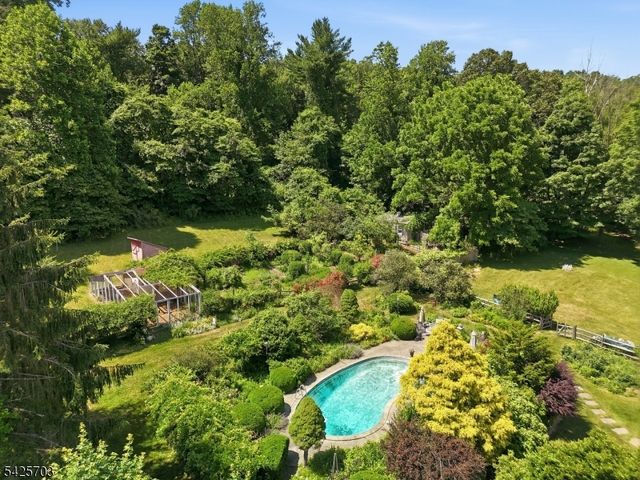 32 Tanners Brook Rd, Chester Twp., NJ 07930
