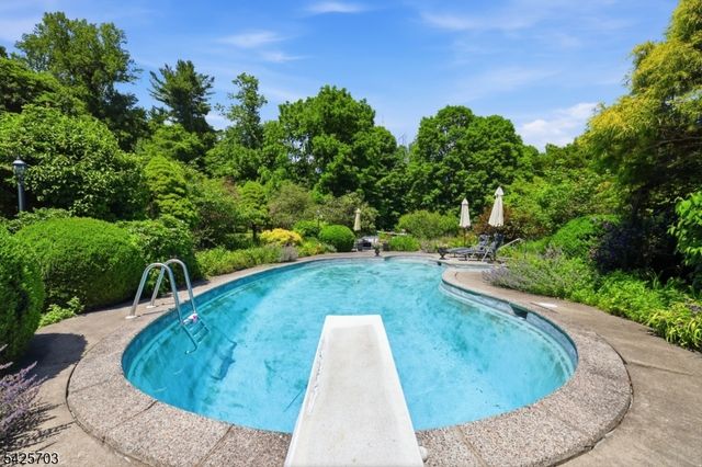 32 Tanners Brook Rd, Chester Twp., NJ 07930