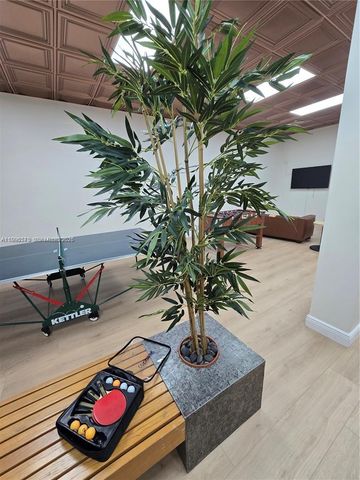 5825 Collins Ave 8J, Miami Beach, FL 33140