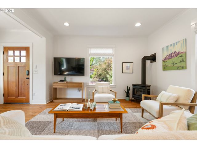 1604 Se LAMBERT St, Portland, OR 97202
