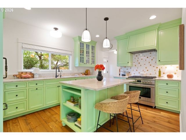 1604 Se LAMBERT St, Portland, OR 97202