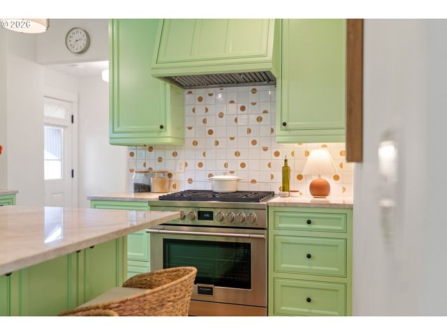 1604 Se LAMBERT St, Portland, OR 97202