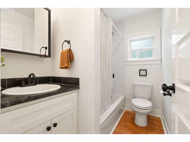 1604 Se LAMBERT St, Portland, OR 97202