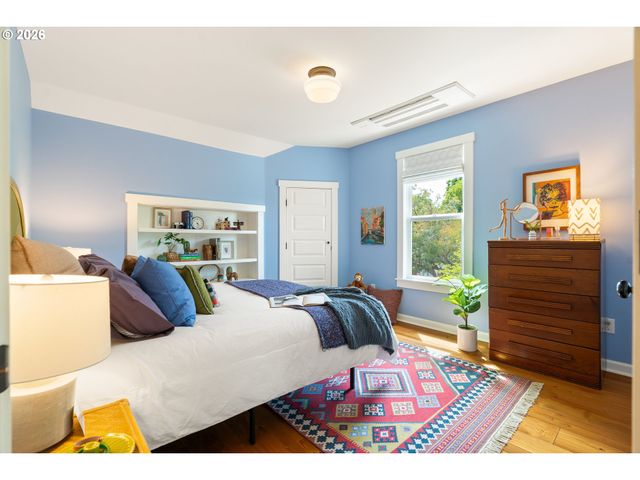 1604 Se LAMBERT St, Portland, OR 97202