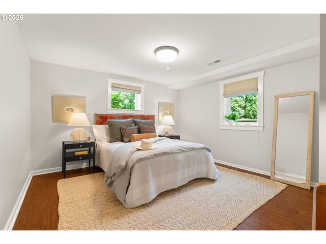 1604 Se LAMBERT St, Portland, OR 97202