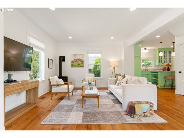 1604 Se LAMBERT St, Portland, OR 97202
