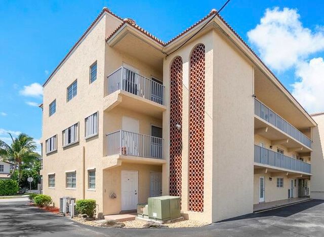 331 SW 8th Street 2-C-E, Boca Raton, FL 33432