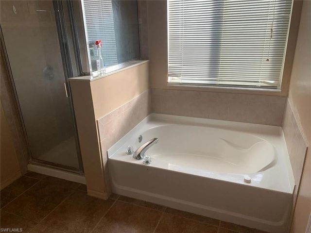 30 NE 24th TER, Cape Coral, FL 33909