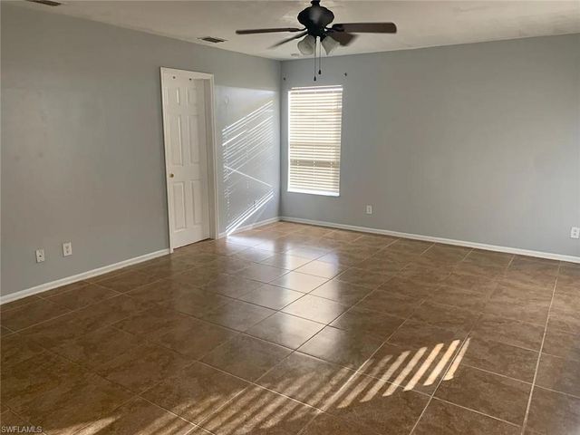 30 NE 24th TER, Cape Coral, FL 33909