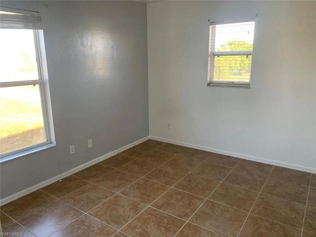 30 NE 24th TER, Cape Coral, FL 33909