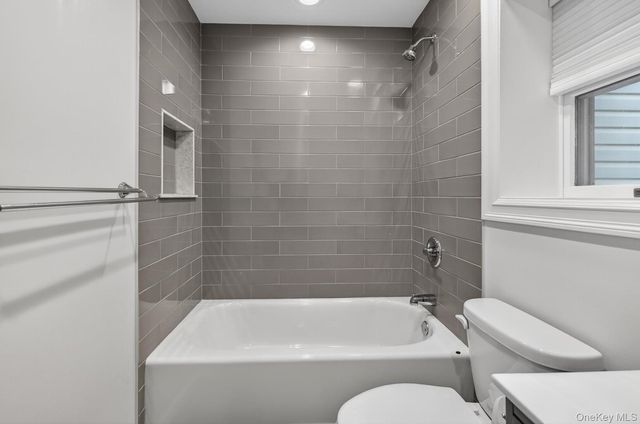 6 Greg Lane, East Northport, NY 11731