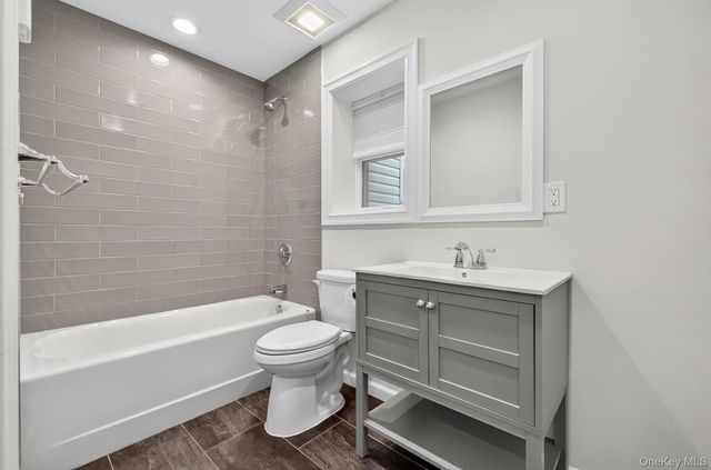 6 Greg Lane, East Northport, NY 11731