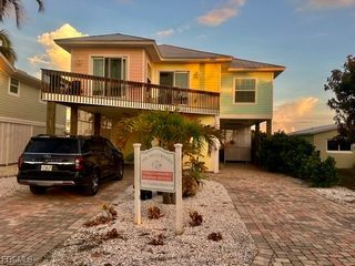 2579 Third ST, Matlacha, FL 33993