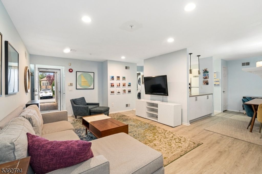 42 Larkin Cir, West Orange Twp., NJ 07052