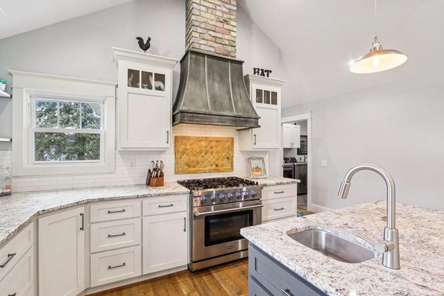 4780 Meadow VIEW E, Brookfield, WI 53005