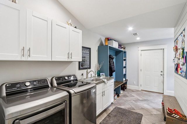 4780 Meadow VIEW E, Brookfield, WI 53005