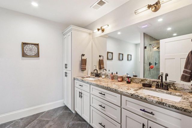 4780 Meadow VIEW E, Brookfield, WI 53005