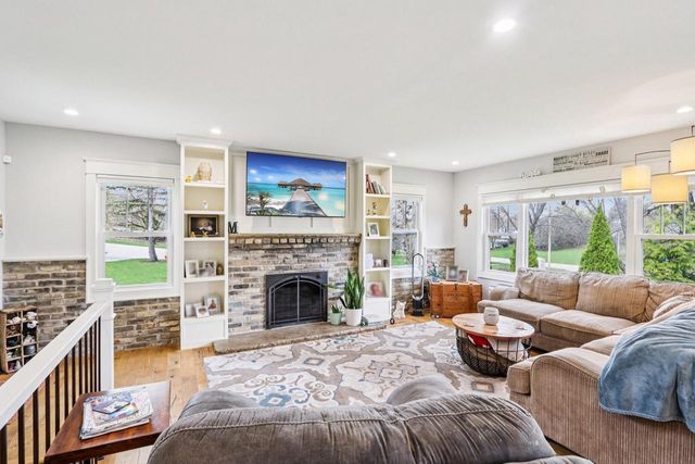 4780 Meadow VIEW E, Brookfield, WI 53005