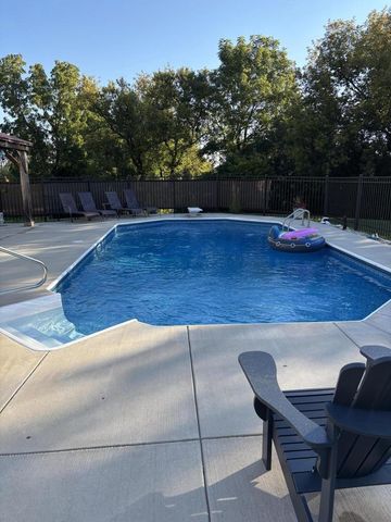 4780 Meadow VIEW E, Brookfield, WI 53005